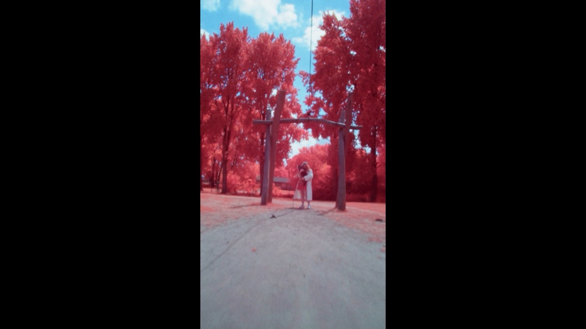 Vertical music video for Alban Sarens – Do You Love Me?